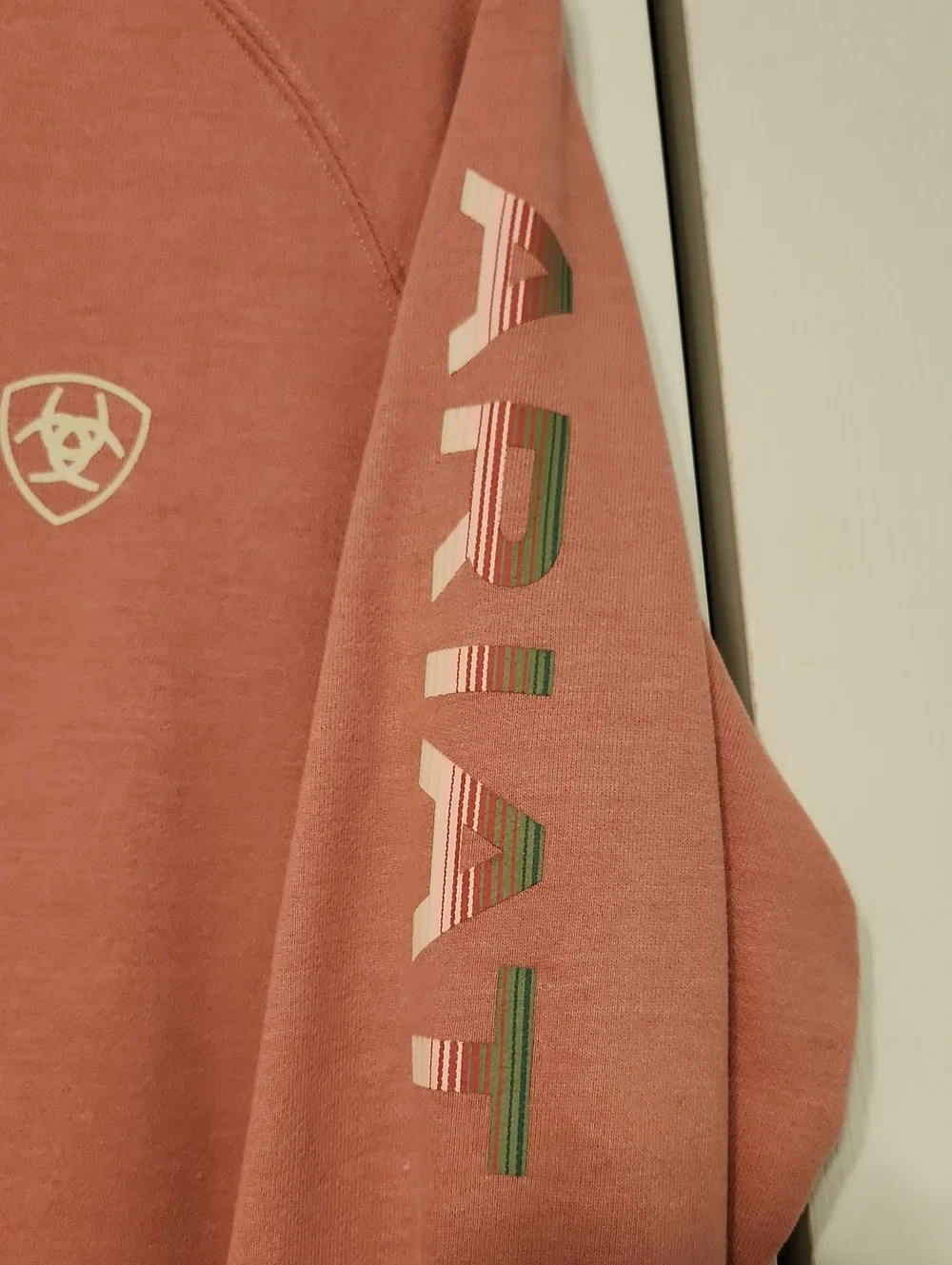Ariat Women’s Crewneck Logo Sweatershirt in Dusty Rose - Picture 5 of 12